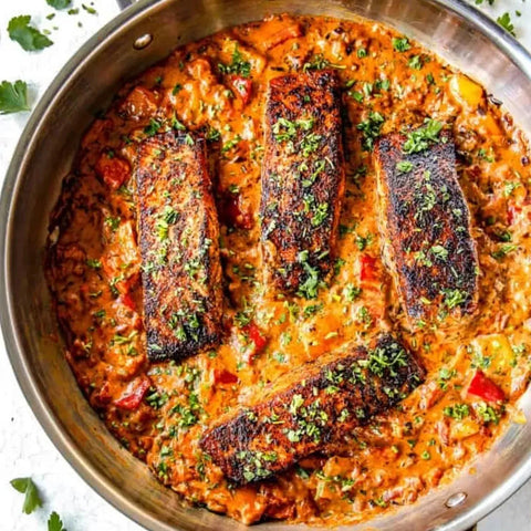 Blackened salmon, chicken or tofu in a creamy Cajun sauce, rice or zoodles