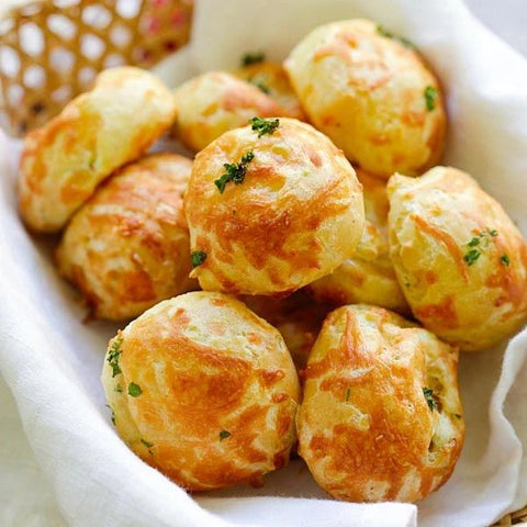 Bacon & chives Gougeres