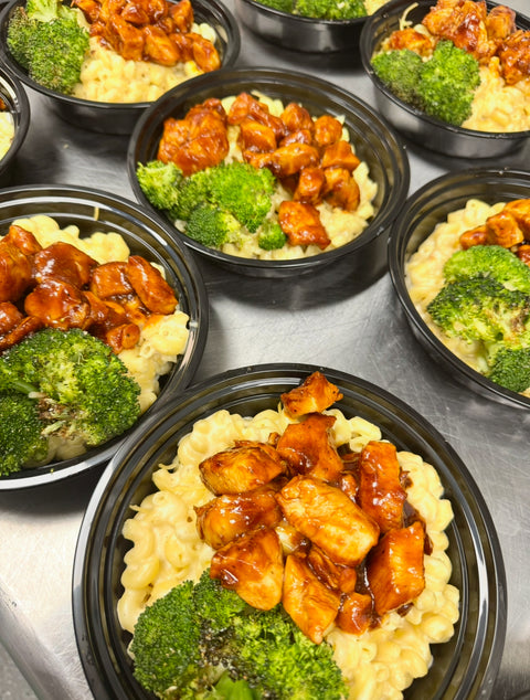 Barbecue chicken bites  with Gruyère & Gouda Mac & Cheese and Roasted Broccoli