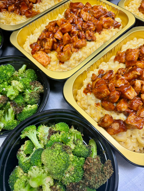 Barbecue chicken bites  with Gruyère & Gouda Mac & Cheese and Roasted Broccoli