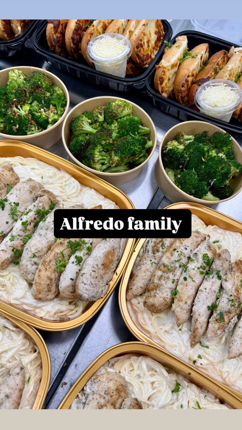 Family-size chicken Alfredo with broccoli
